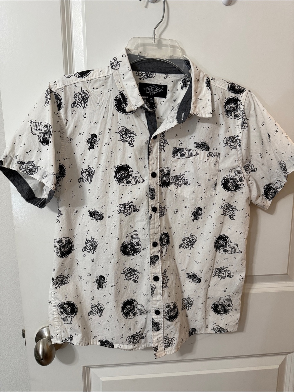 Eighty Eight White Short-Sleeve Aliens & Skeleton Heads.